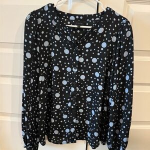 Who What Wear light blue polka dot on black long sleeve polyester easy fit